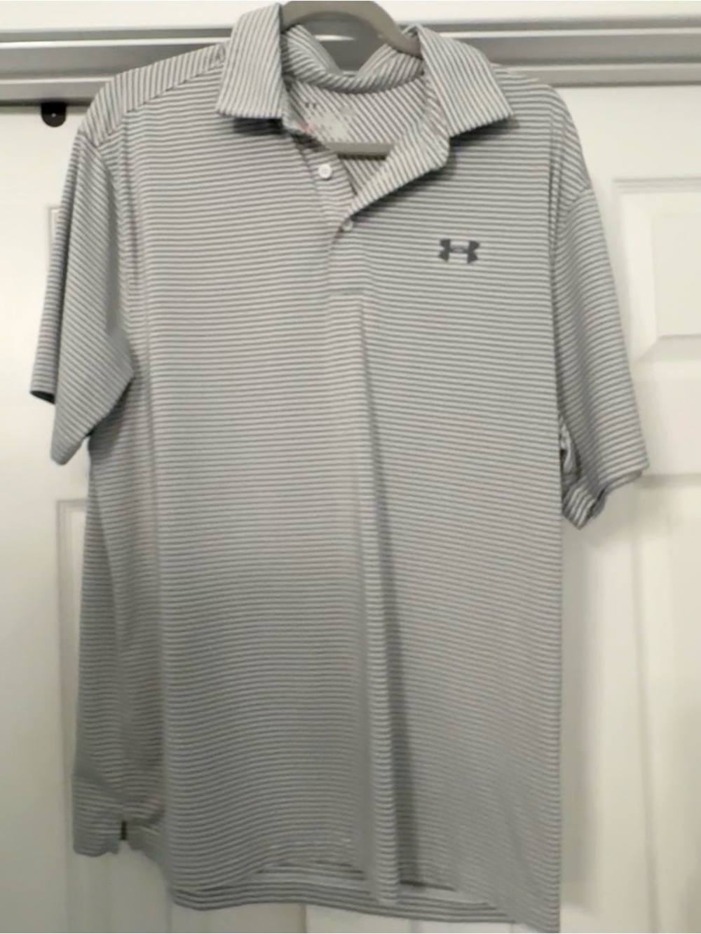 Under Armour Men’s Gray Striped Loose fit HeatGear Polo short sleeve shirt Largw